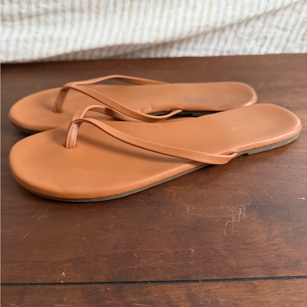 Women's Tan Flip-Flop Sandals - Picture 2 of 4